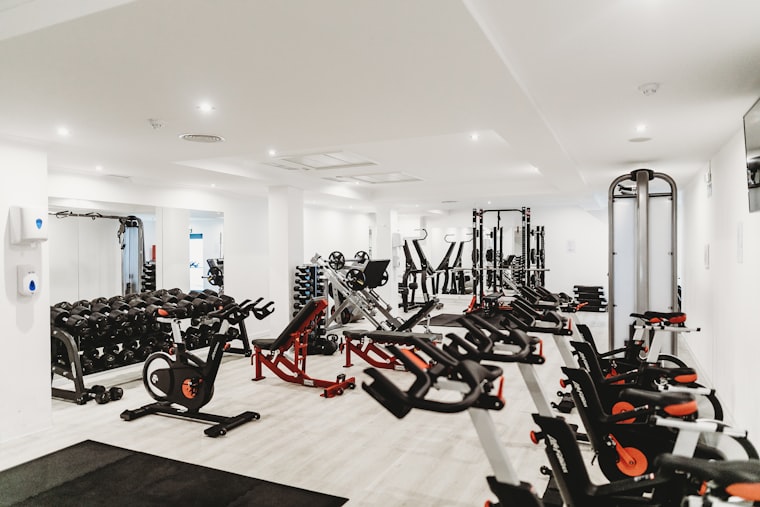Sala pesi di una palestra di quartiere a Roma